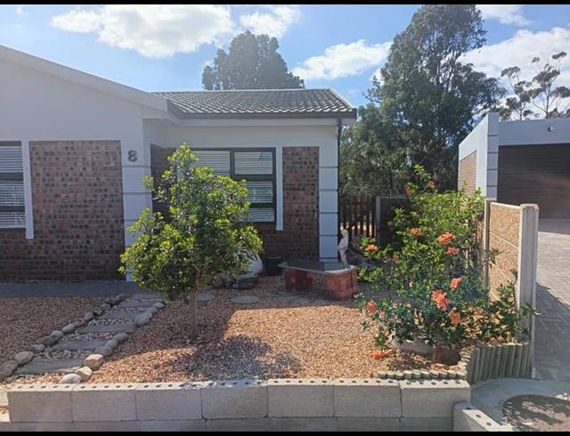 2 BEDROOM HOUSE FOR SALE IN ALBERTINIA